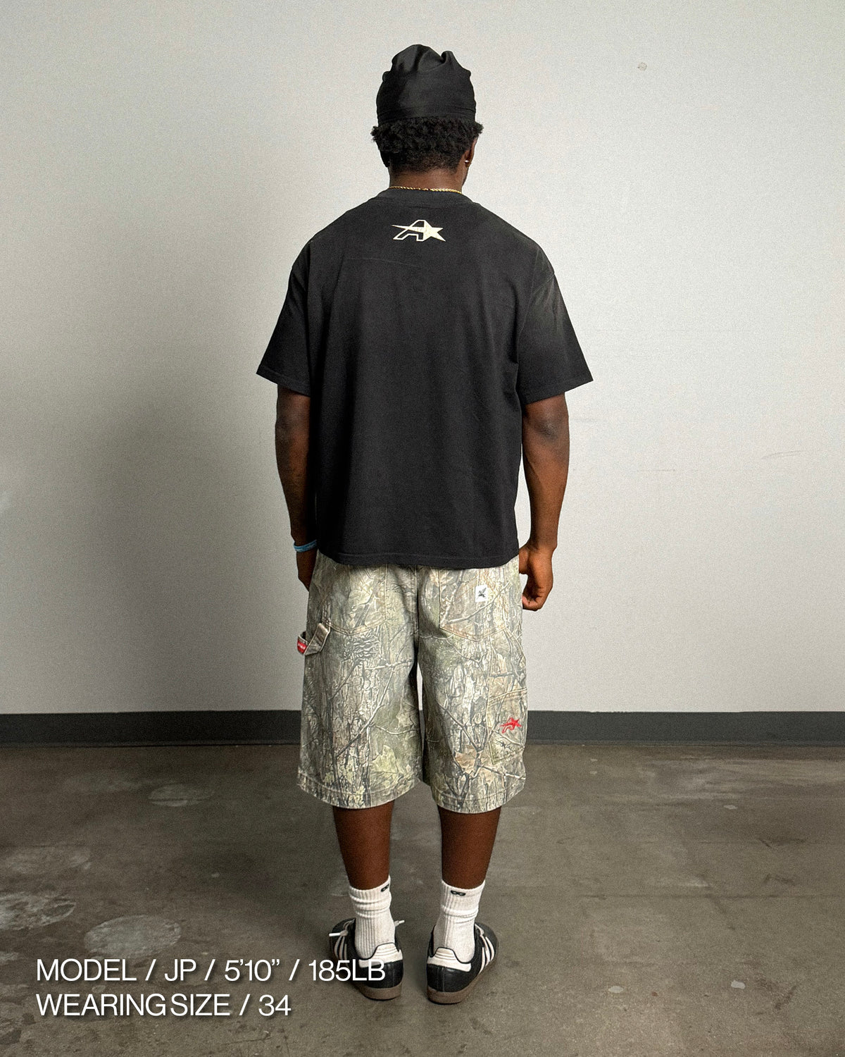 Denim short, back, worn by JP